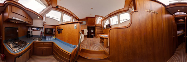 Panorama in der Yacht. Küche